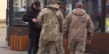 У Львові напали на військового ТЦК: чоловік вдарив ножем військовослужбовця (фото)