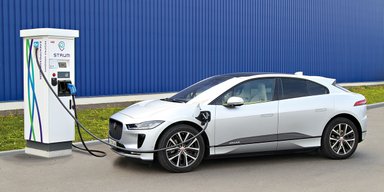 К морю со скоростью тока. Как Jaguar I-PACE домчал нас до Одессы через зарядные станции STRUM