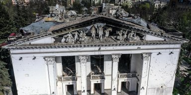 Уцелели несмотря на бомбежки: скульптуры из Драмтеатра в Мариуполе окончательно потеряны из-за РФ (фото)