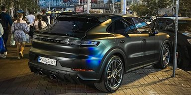 В Україну привезли найшвидший і найдорожчий кросовер Porsche (фото)