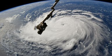 Ураганы с женскими именами: как и кто дает штормам названия