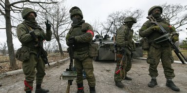 Прибыли по визам туристов: РФ завербовала на войну против Украины 2000 непальцев, — СМИ