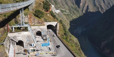 Китай побудував під горою гігантський детектор: гонка за темною матерією почалася