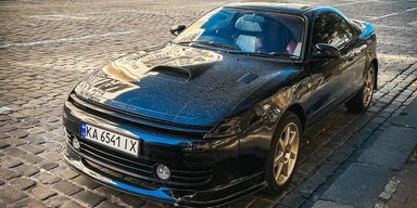 Раритет із 90-х: у Києві засвітився заряджений спорткар Toyota (фото)
