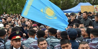 Нефть, газ, уран и власть. Что делили в Казахстане