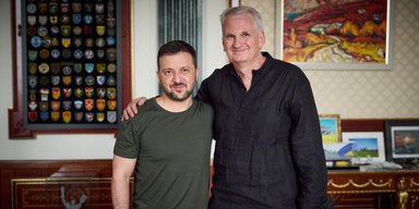 Снайдер привіз Зеленському особливий подарунок і заговорив "солов'їною" (фото, відео)