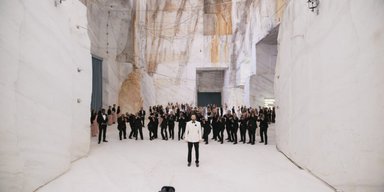 Слишком тупо, чтобы умереть: рецензия на черную комедию "Настоящий герой"