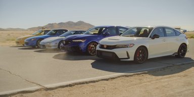 Битва поколінь: нові та старі спорткари Honda порівняли в заїзді по прямій (відео)