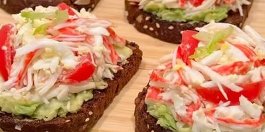 На скорую руку: рецепт вкусных и быстрых бутербродов с крабовыми палочками