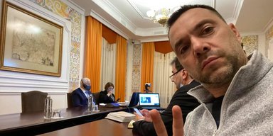 "Не здивуюся, якщо піде тема Арестовича". Експерт назвав можливих лідерів "партії миру" Медведчука