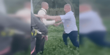 Не поділили брудний ставок: в Москві під час дебатів побились кандидати у депутати (відео)