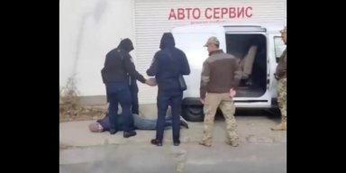 В Одесі працівники ТЦК надягли наручники на чоловіка і затягли в бус: ДБР розслідує інцидент