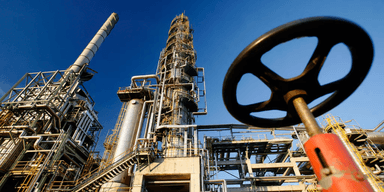 Ловушка для России: цены на нефть снижаются, добыча падает, — СМИ