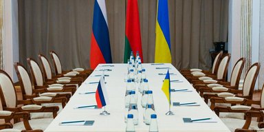 Через третьи страны: у Зеленского допустили передачу России мирных предложений