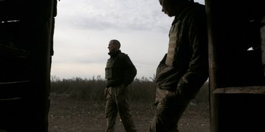 Солдатская тишина. Как Минобороны премиями и штрафами "замораживает" ООС
