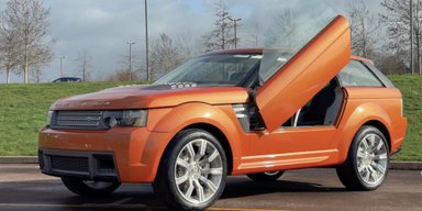 В интернете показали уникальный Land Rover 2000-х с дверьми как у Lamborghini (видео)
