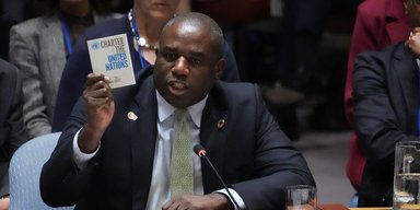 Французский таксист заявил, что глава МИД Британии Дэвид Лэмми не заплатил за проезд