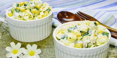 Салат із пекінської капусти з куркою та консервованою кукурудзою: просто і смачно