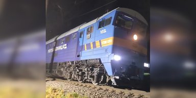 Вибухи боєприпасів біля поїзда з пасажирами: "Укрзалізниця" змінює графік руху (відео)