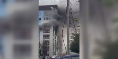 ЗС РФ атакували бізнес-центр у Дніпрі: всередині перебувають люди, — соцмережі (відео)