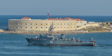Не залишається носіїв крилатих ракет: у Криму, можливо, знищено корабель "Циклон", — ВМС (відео)