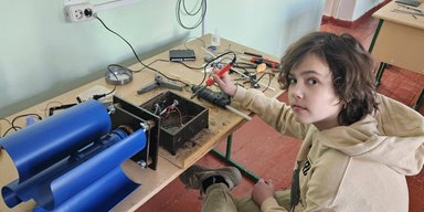 Подойдет для балконов и крыш: школьник изобрел инновационный ветрогенератор (видео)