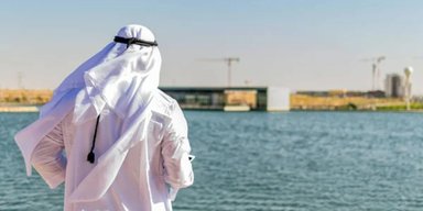 "Шейх" решил отдохнуть в Украине: курьезное видео с полтавского пляжа собирает просмотры