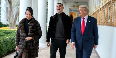 Роналду відвідав Білий дім: Трамп поширив ролик, в якому "грає" з зіркою в футбол (фото, відео)