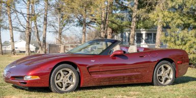 Капсула времени из 2000-х: обнаружен культовый 23-летний Corvette в новом состоянии (фото)