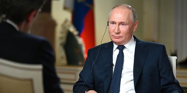 Такер Карлсон вилетів з Росії: став відомий точний час, коли вийде його інтерв'ю з Путіним