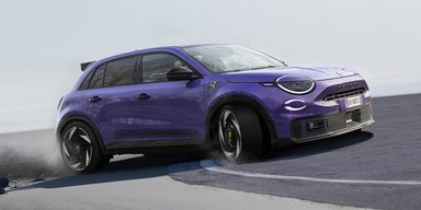 Розсекречено недорогий спортивний електрокросовер Fiat у ретростилі (фото)