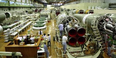 СМИ заявили, что РФ якобы может изготавливать 25 ракет "Орешник" ежемесячно: в СНБО отреагировали