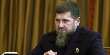 На бизнес-джете отца: дочери Кадырова летали в Париж под чужой фамилией, — росСМИ