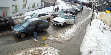 Скандал во Львове: водитель нецензурно ругался во время минуты молчания (видео)