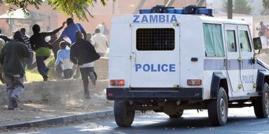Полицейский освободил 13 подозреваемых в насилии, чтобы отпраздновать Новый год