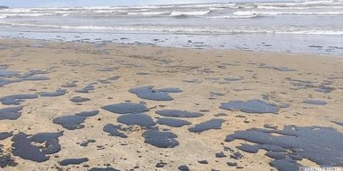 Супутникові знімки показали, де зараз біля берегів Криму помітно мазут з танкерів РФ (фото)