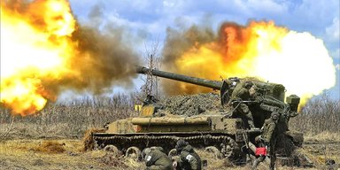 Пролетів рекордну відстань: дрон TORO спопелив САУ "Гіацинт" (відео)