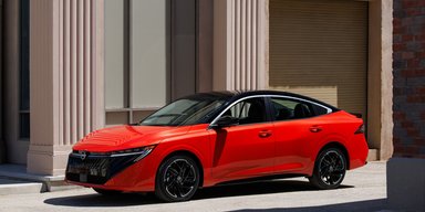 Похож на Leaf: Nissan презентовал недорогого конкурента Toyota Corolla и VW Jetta (фото)