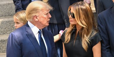 "Вони розлучені": біограф заявив, що Трамп і Меланія не разом, у Білому домі відреагували