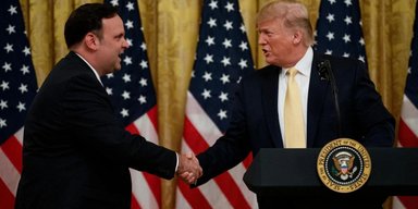 Свадьба без первой леди: Мелания Трамп проигнорировала важное событие в жизни Белого дома