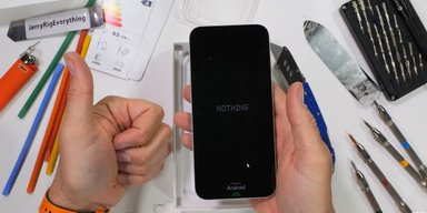 Один із найкращих недорогих смартфонів: хіт 2026 року випробували на міцність (відео)