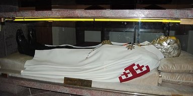 Ватикан канонізував дотичного до сатанізму священника: Папа проголосив нових святих у Римі (фото)
