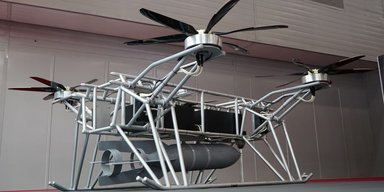 "Царь-коптер" с ФАБ-250: в РФ представили дрон "Мотылек", оснащенный авиабомбами (фото)