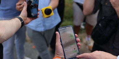 "Старлинк" в смартфоне: в Украине тестируют технологию, которая обеспечит связь даже без сети (видео)