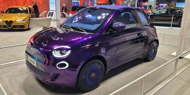 Бюджетний ексклюзив: три електромобілі Fiat 500 пішли з молотка за $600 000 (фото)