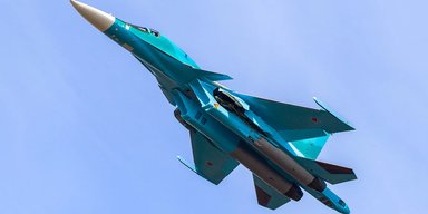 Пытаются обмануть беспилотники: россияне рисуют самолеты-приманки на аэродромах, — ISW