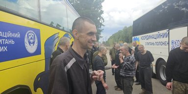 В День Независимости домой из российского плена вернулись военные и гражданские украинцы (фото)