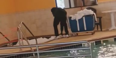 Постояльці готелю шоковані "огидною" поведінкою працівника з простирадлами (відео)