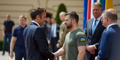 Приедет в июне: Макрон подтвердил, что Зеленский готовится посетить Францию