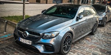 В Киеве заметили редкий "семейный суперкар" Mercedes мощностью более 600 сил (фото)